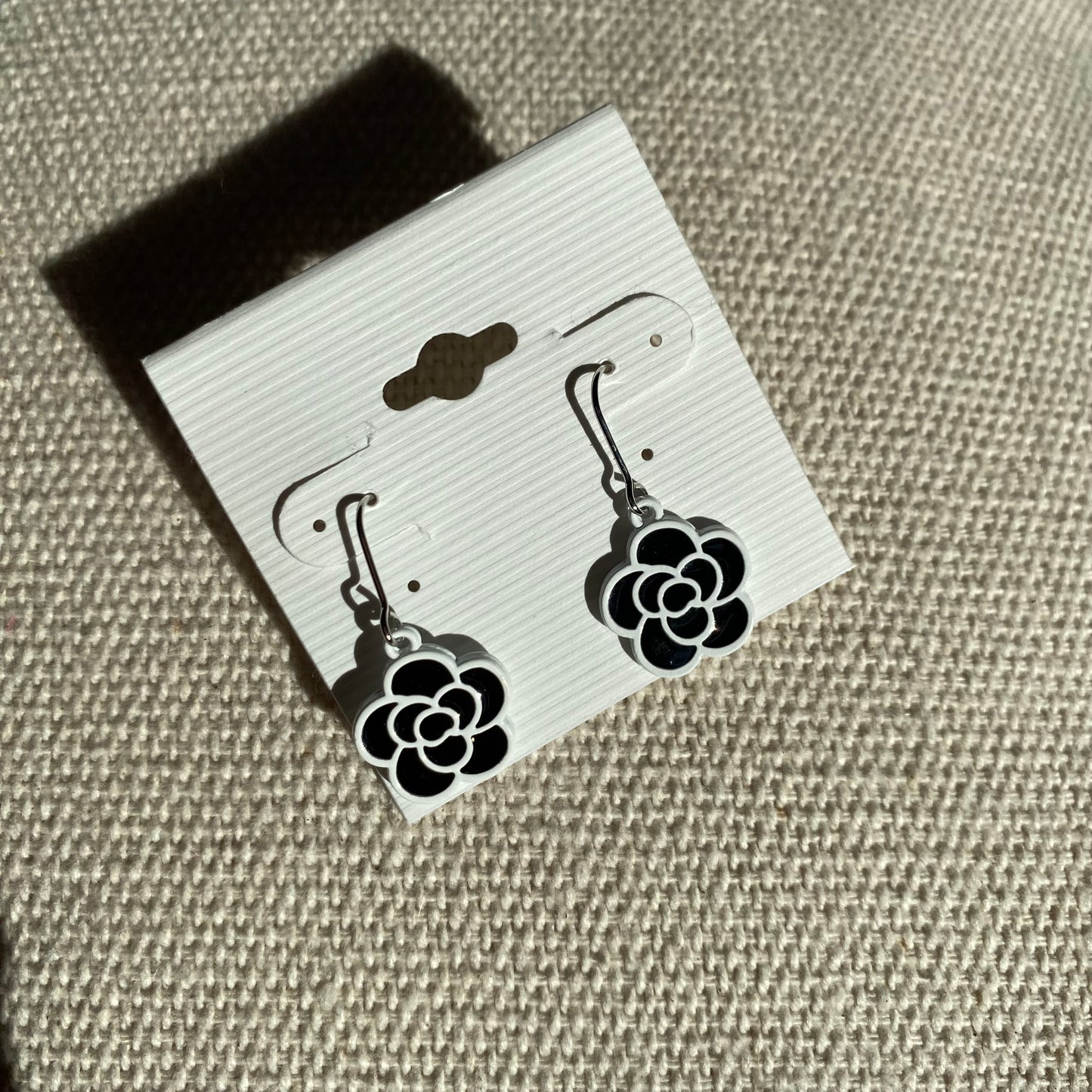 (JEWELRY) Earrings #1 - Pierced Flower Dangle フラワーダングルイヤリング